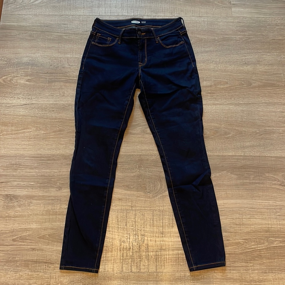 Old navy ladies rockstar jeans dark wash. Size 4 petite.